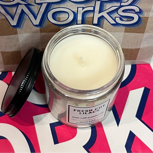 Fresh Cut Lilacs bath & body works single wick candle (bundle for a discount) - Picture 6 of 6